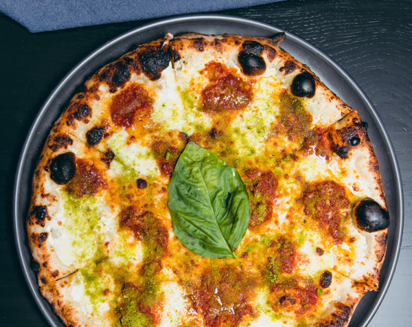 Pizzana signature dishes Neo-Margherita
Cacio e Pepe Pizza
Diavola Pizza